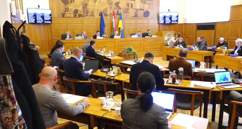 A baranyai vármegyeszékhely ma tárgyalja a városi idei büdzséjét + videó