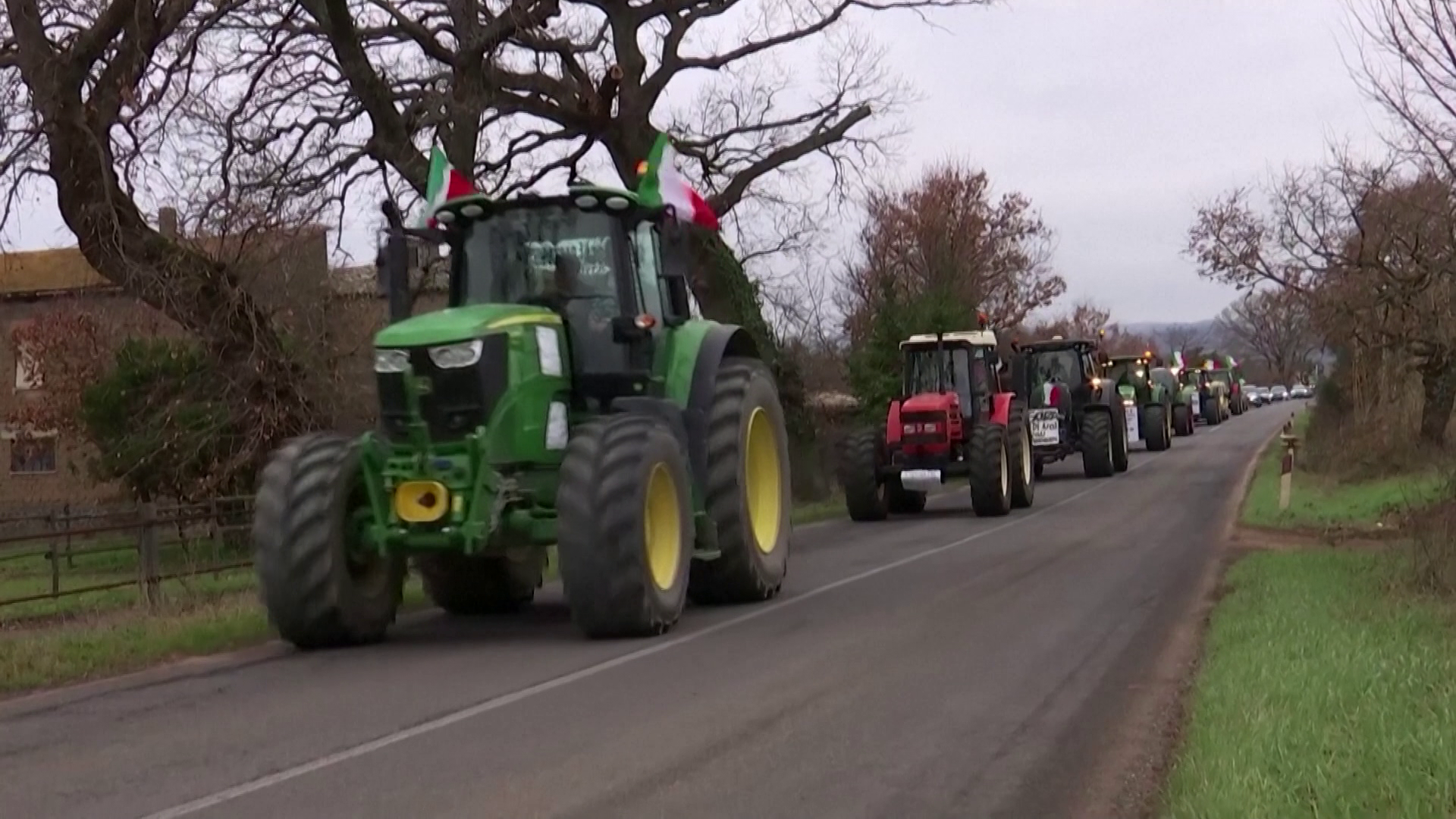 Az olasz kormány a gazdák oldalán áll + videó