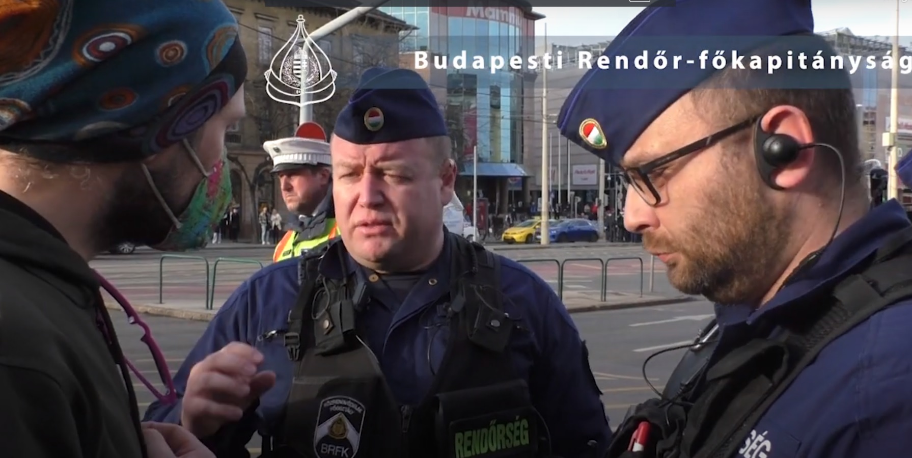 Megfékezték a rendőrök a szélsőbaloldali embervadászatot + videó
