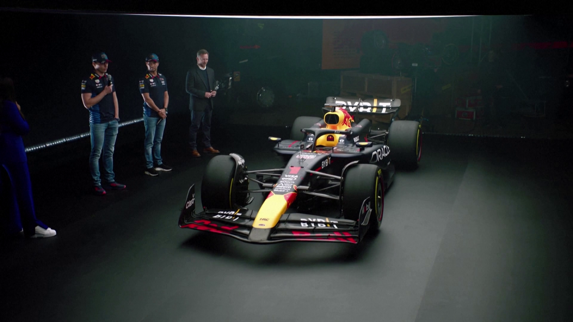Bemutatta idei autóját a címvédő Red Bull istálló + videó