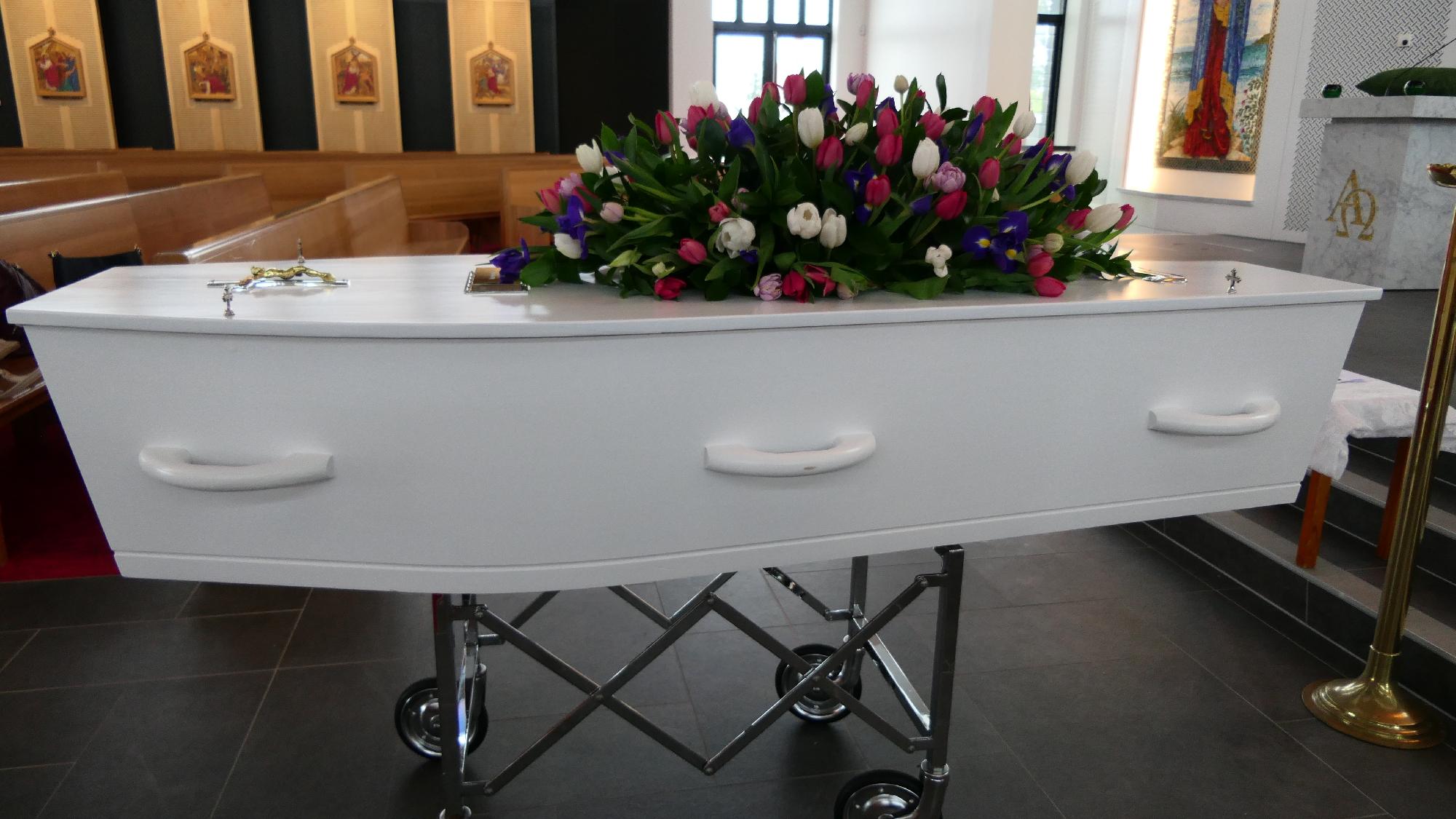 Digitálisan felélesztett halottak: sikeres gyászfeldolgozás vagy morbid megoldás?