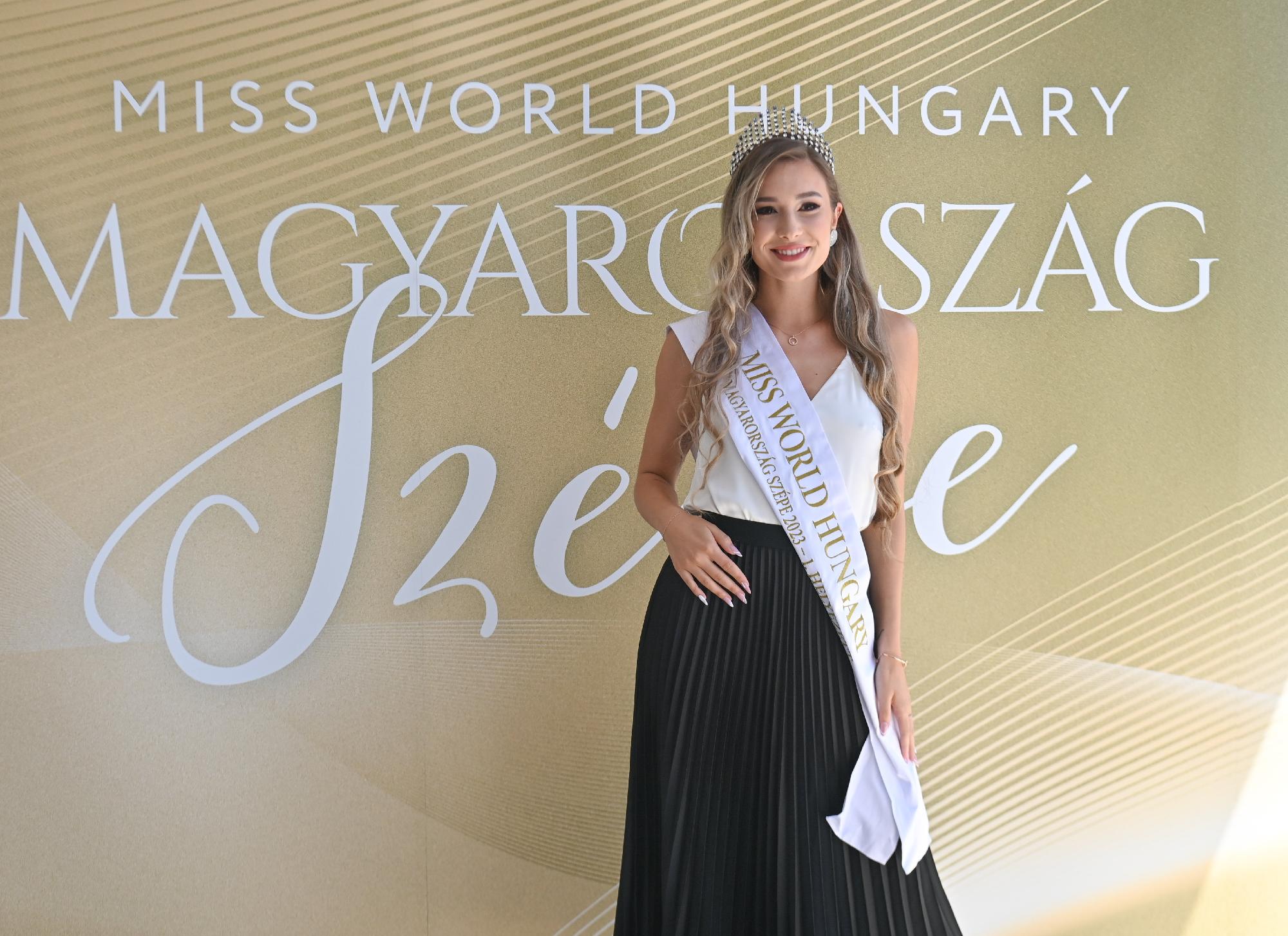 A világdöntő előtt edzésben tartja  magát a magyar szépségkirálynő