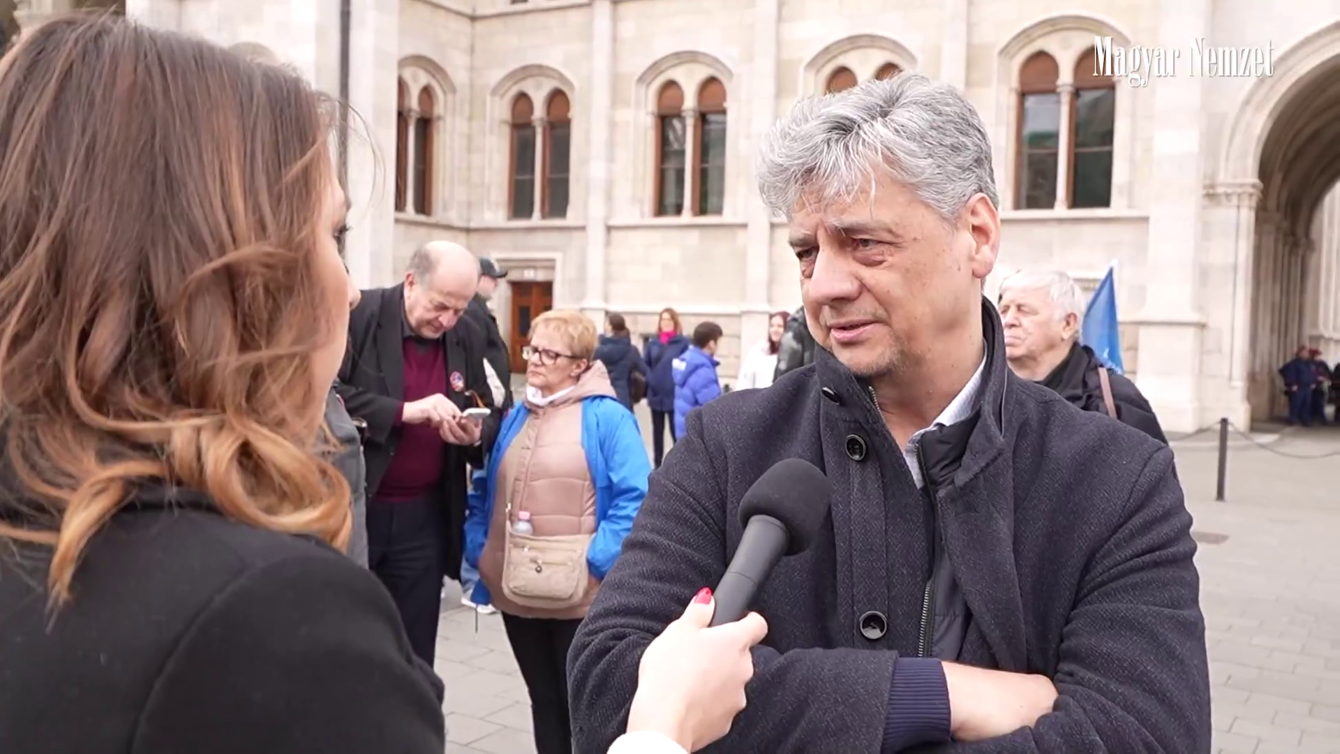Gréczy Zsolt szerint rendjén van, ha egy politikus lehülyézi az újságírókat + videó