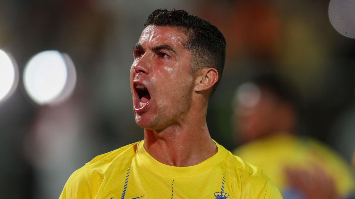 Obszcén gesztus miatt eltiltást kapott Cristiano Ronaldo