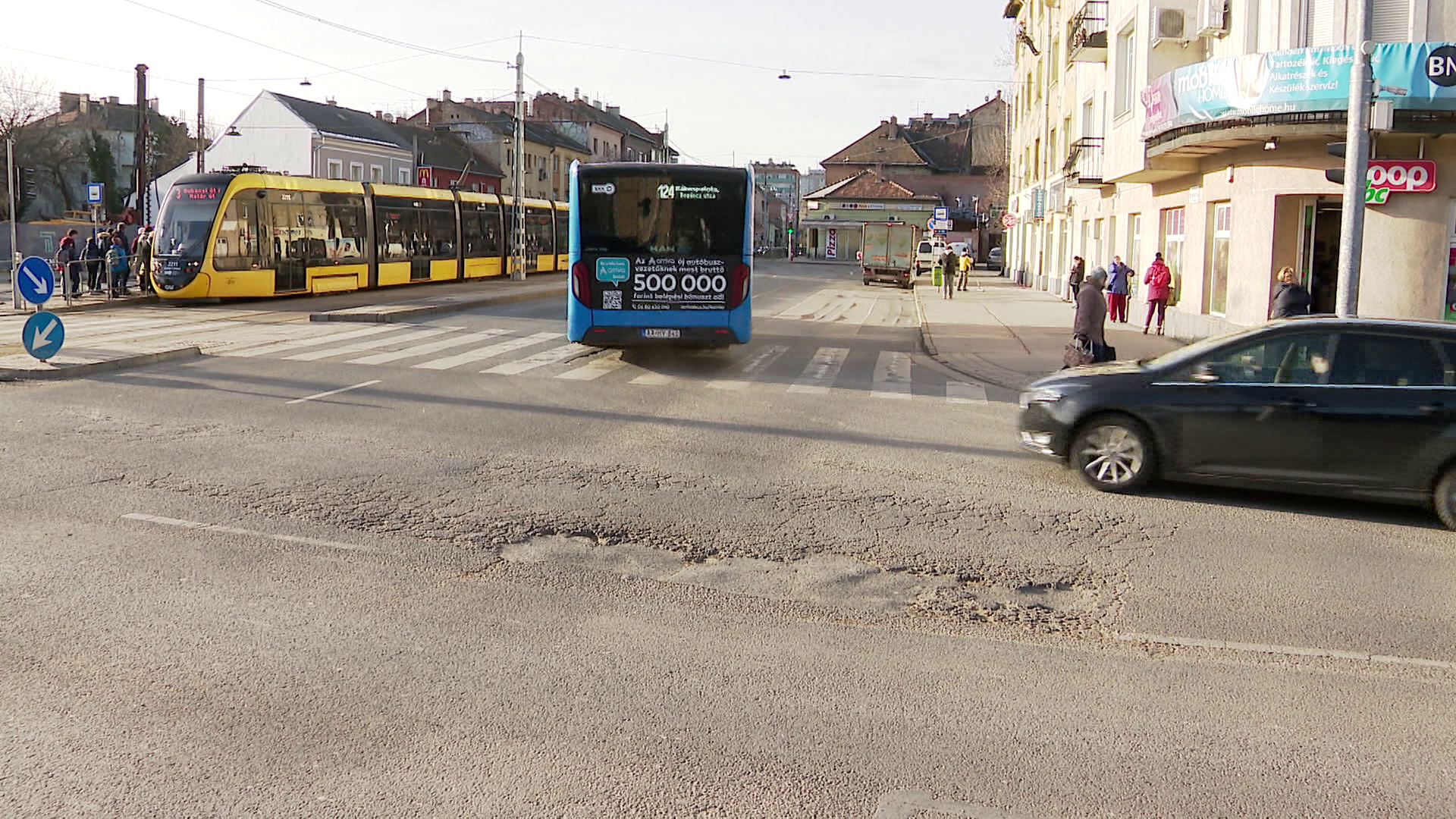 Ingyen utazhatnak a nagycsaládosok Pest vármegyében + videó