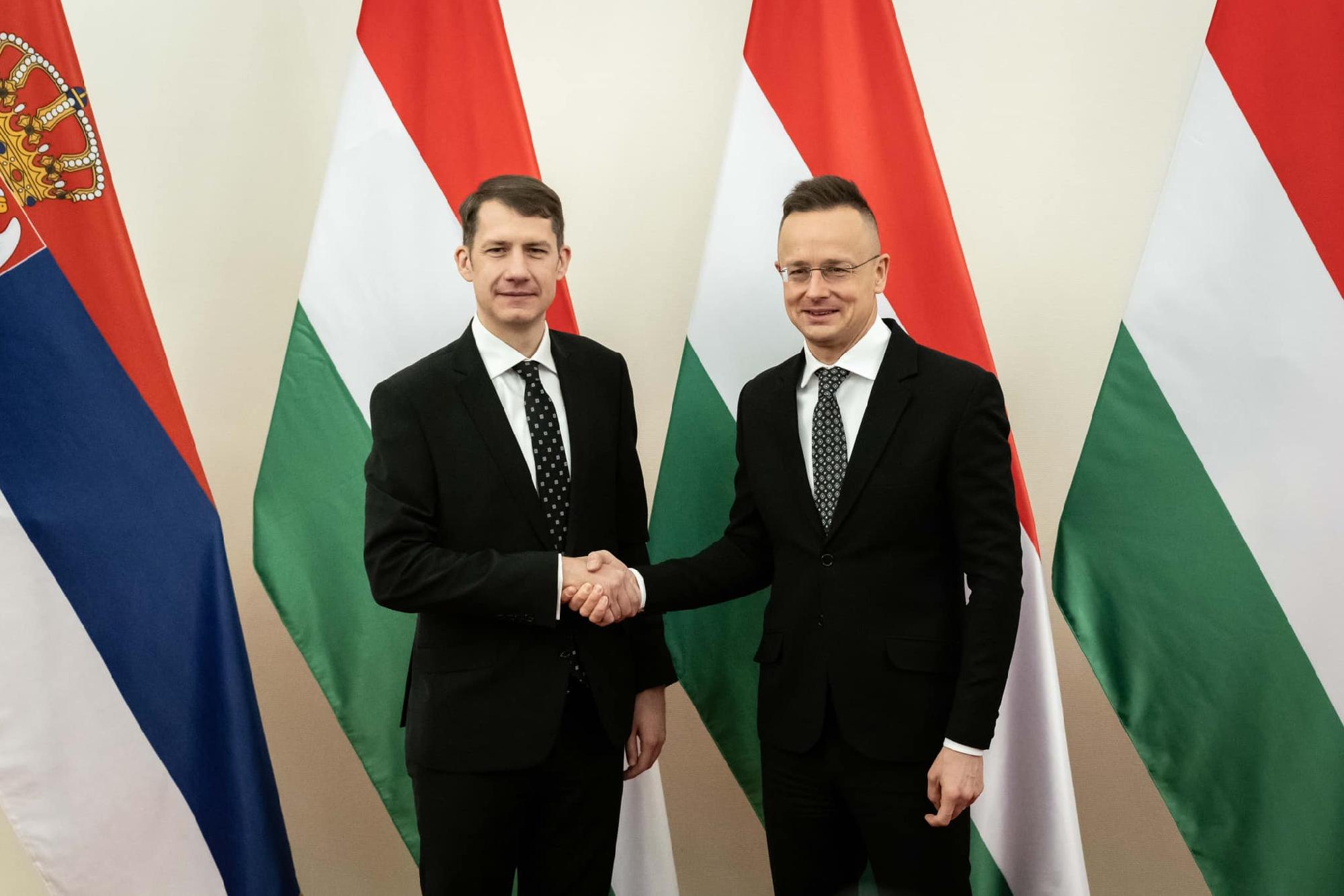 Szijjártó Péter: a magyar külpolitikának a szíve közepe a nemzetpolitika