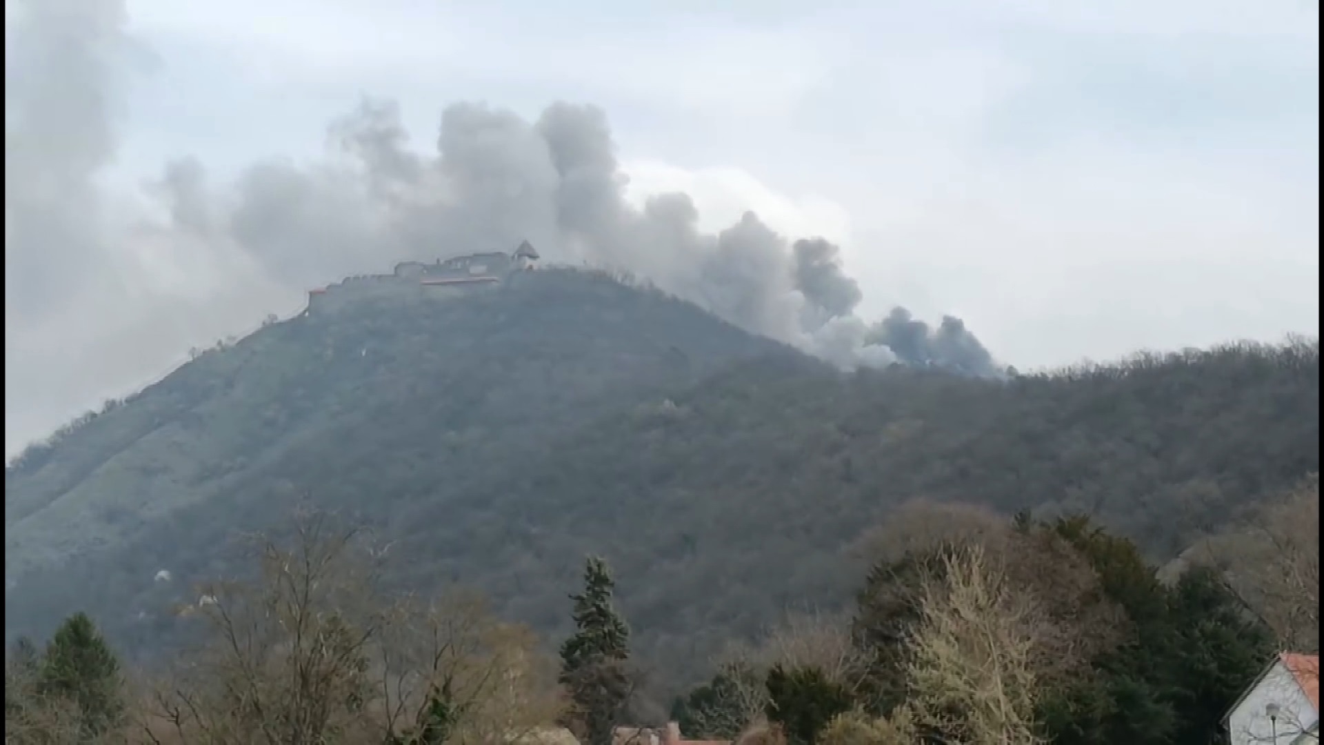 Tűz ütött ki a visegrádi Hotel Silvanusban + videó