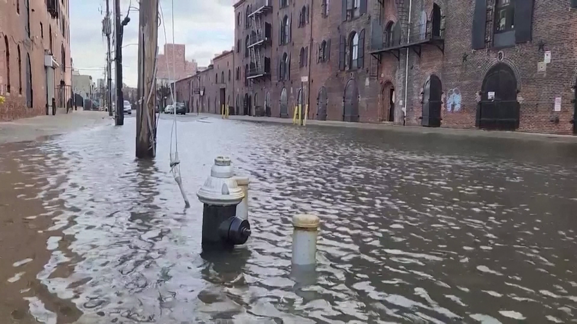 Komoly károkat okoz a heves esőzés Amerika keleti partján + videó