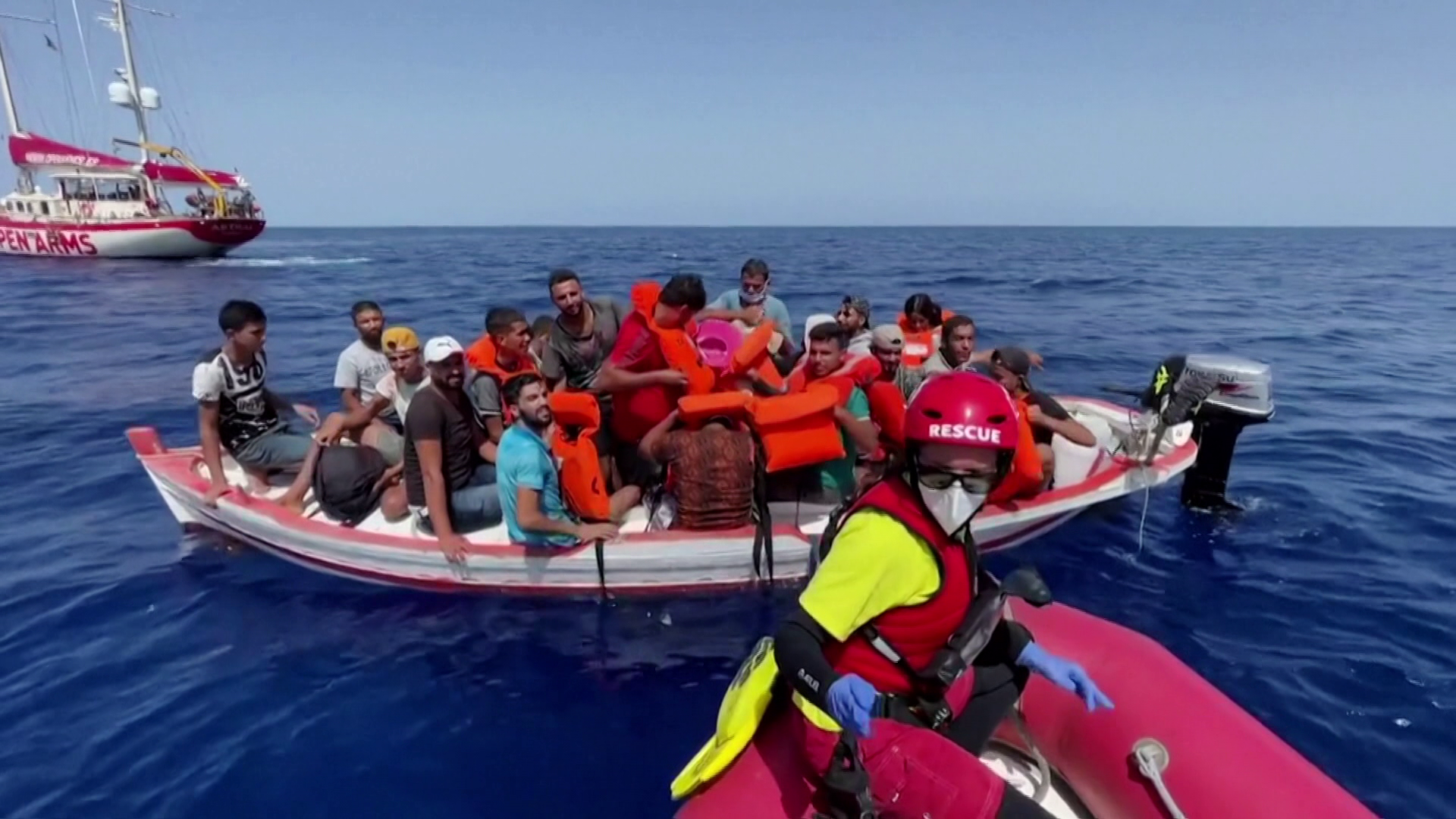Újraindult a bevándorlási hullám az olasz partoknál + videó