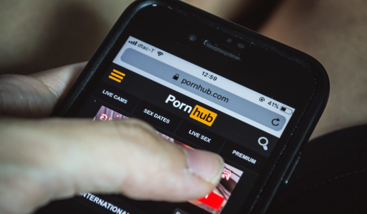 A Pornhub ésszerű életkor hitelesítési intézkedések miatt leállítja „szolgáltatásait”  Texasban