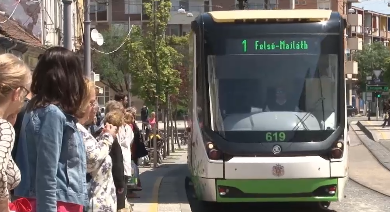 Sajátjaként tünteti fel az ingyenes tömegközlekedés javaslatát a polgármester + videó