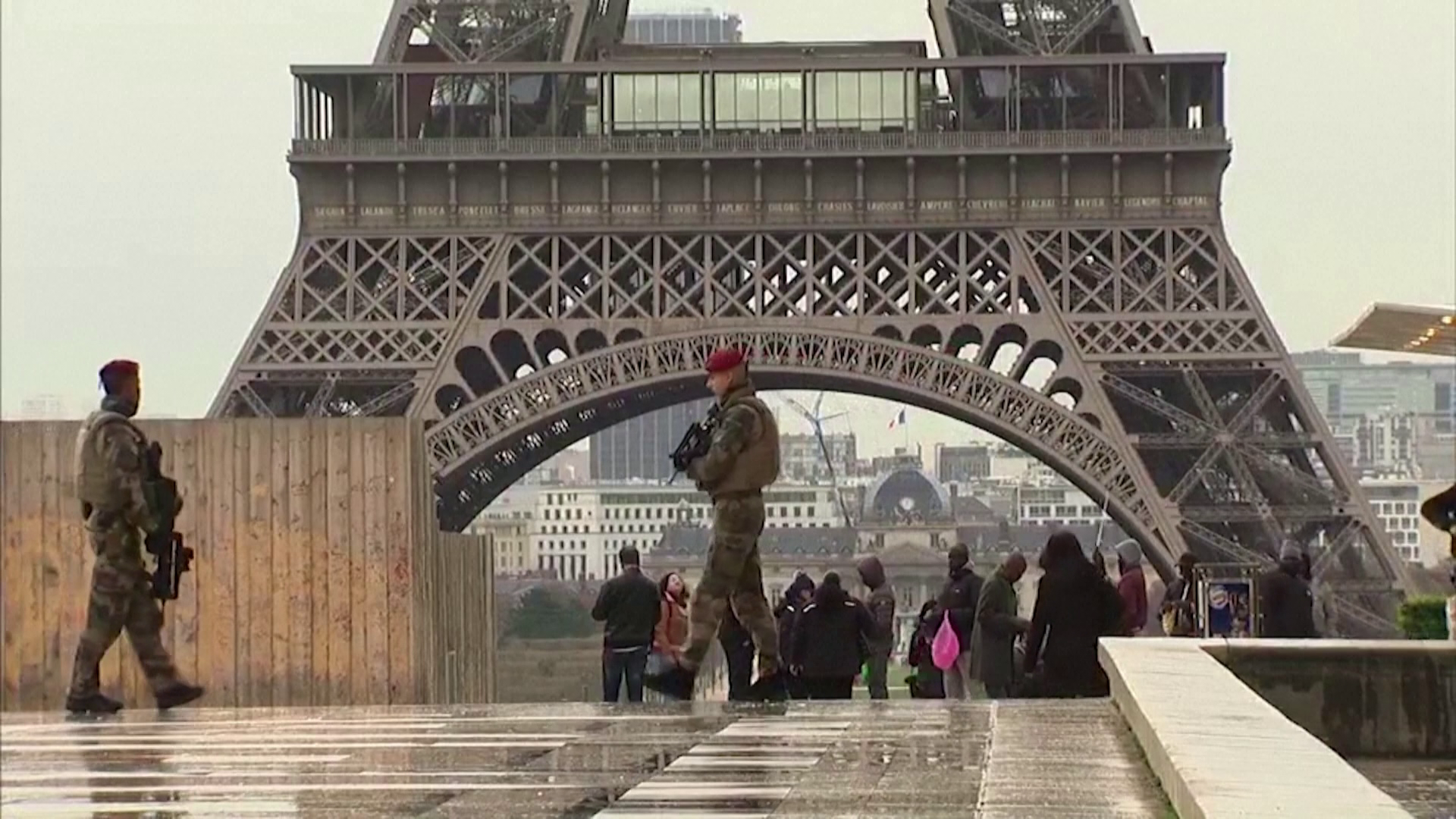 Európa-szerte növelték a terrorkészültséget + videó