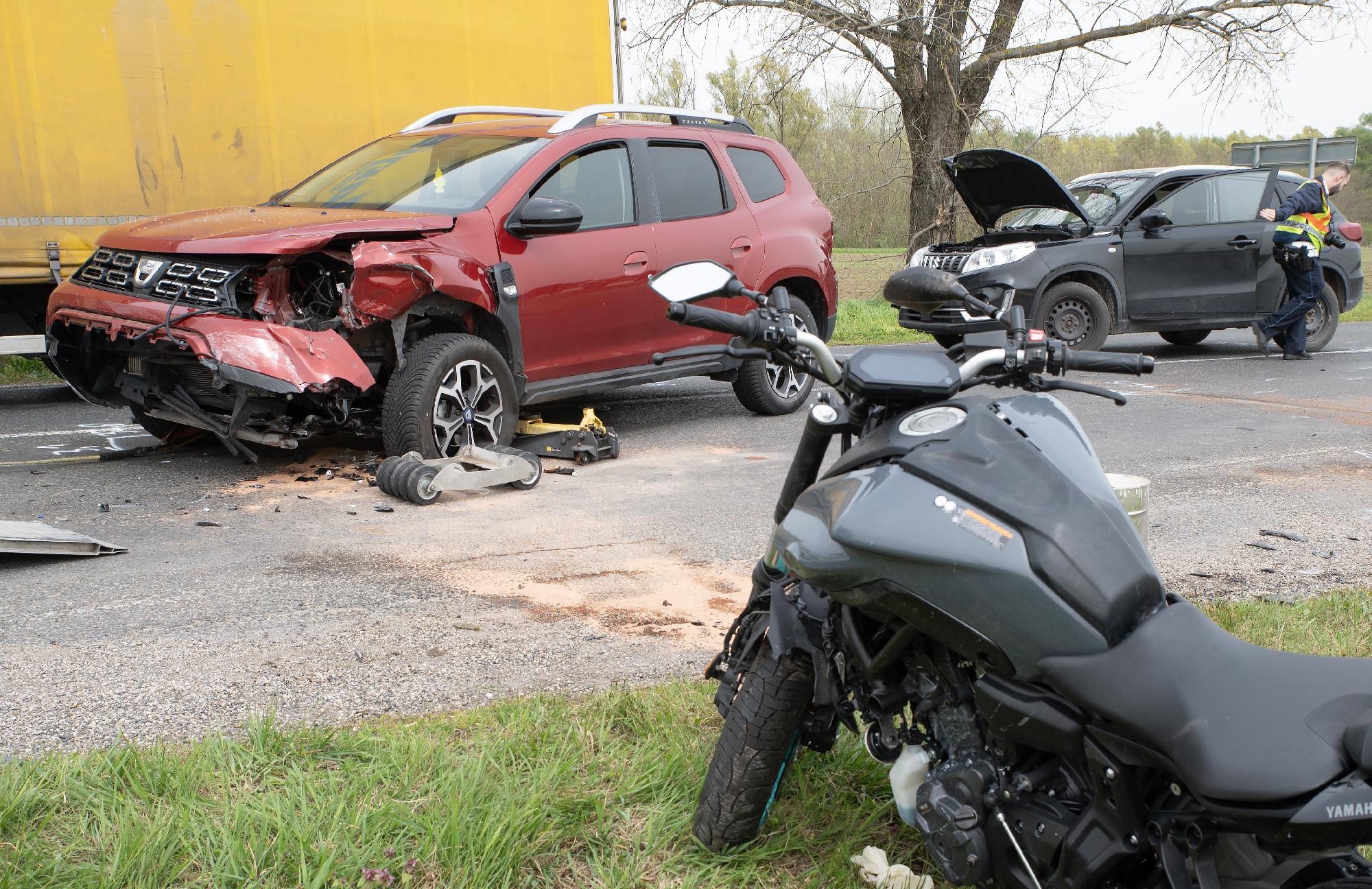 Súlyos baleset történt az 1-es főúton Győrszentivánnál