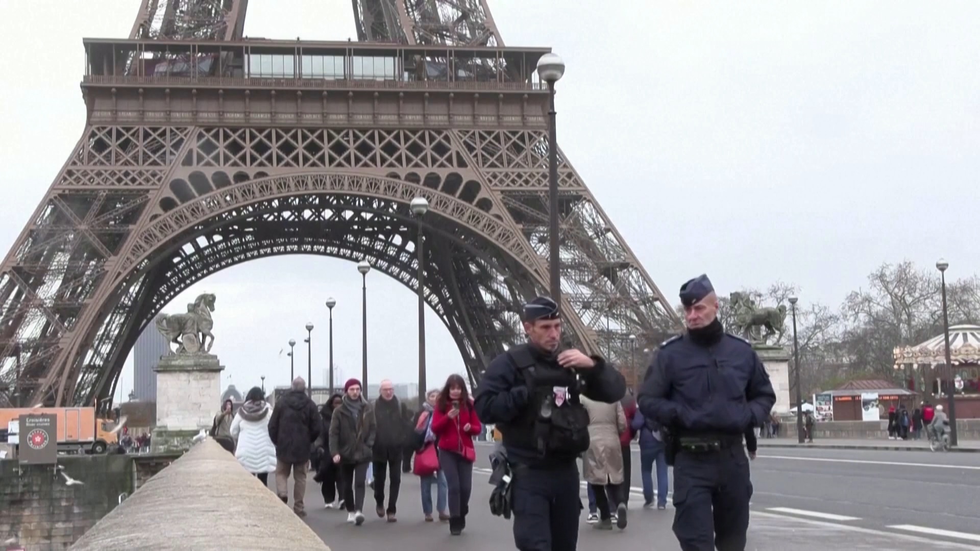 Rendkívüli biztonsági intézkedésekkel készülnek a franciák a párizsi olimpiára + videó