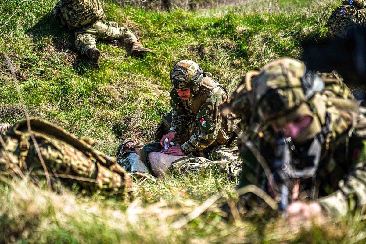 Frontális támadást gyakoroltak a tatai dandár újonc katonái + videó