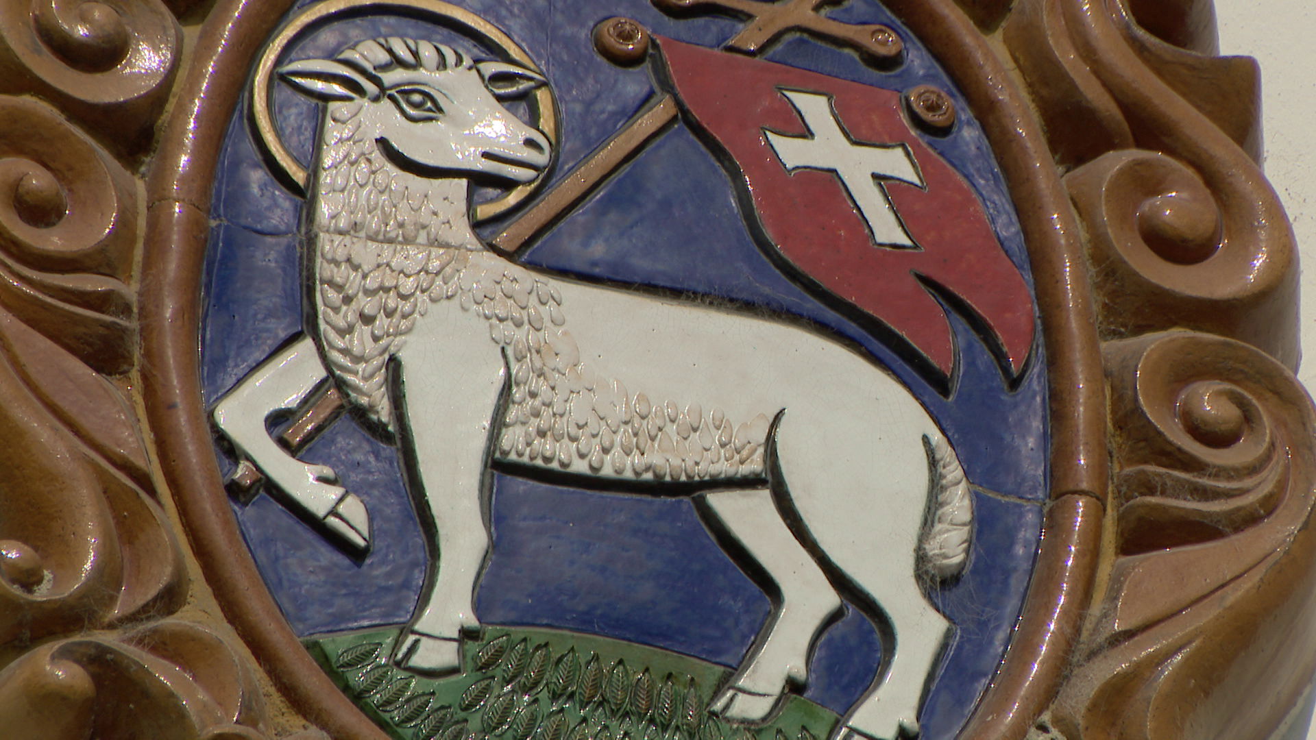 Szentendre baloldali polgármestere megtiltotta  egy keresztény jelkép, a bárány használatát + videó