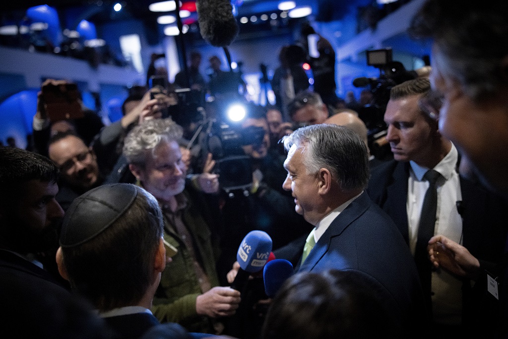 Orbán Viktor: Magyarországon a határ az határ, aki nem jogosult a belépésre, az nem lépi át a határokat