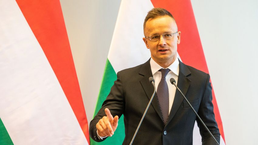 Szijjártó Péter: hatezer milliárd forintnyi kínai vállalati beruházás zajlik ma Magyarországon