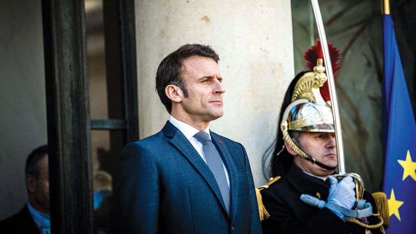 Tovább keménykedik a katonai beavatkozás ötlete mentén a francia elnök 