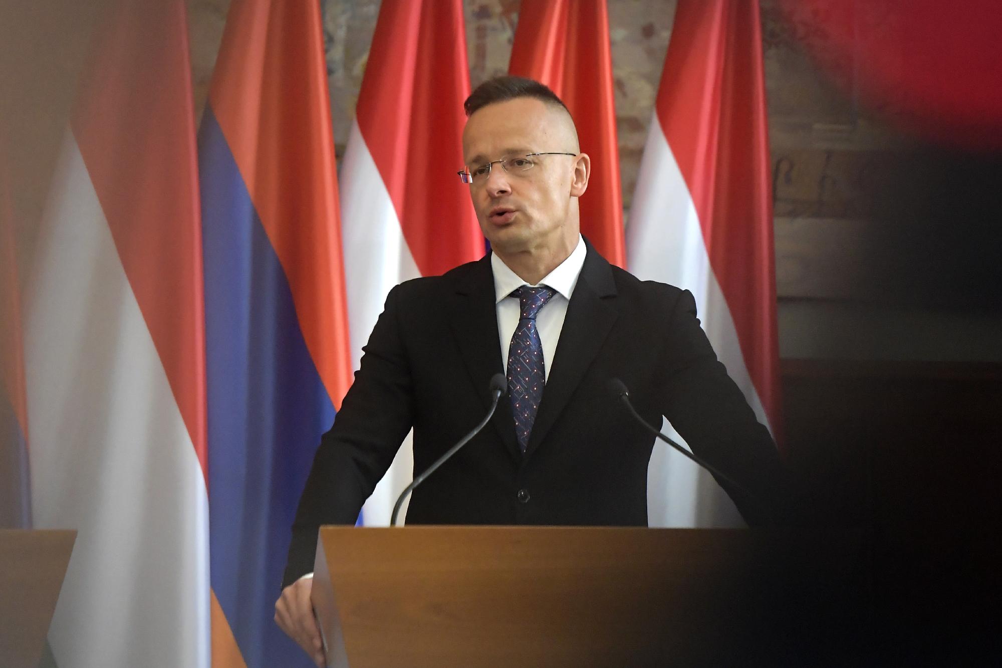 Szijjártó Péter: A magyar kormány továbbra is békepárti álláspontot fog képviselni + videó