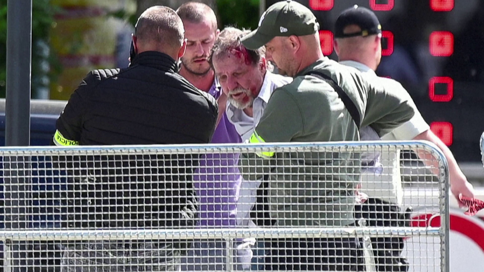 Kiderült, miért lőtt rá a baloldali férfi Robert Ficóra + videó