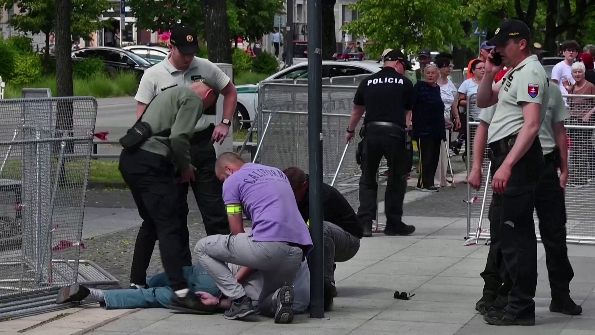 A szlovák belügyminiszter szerint országa a polgárháború küszöbén áll + videó