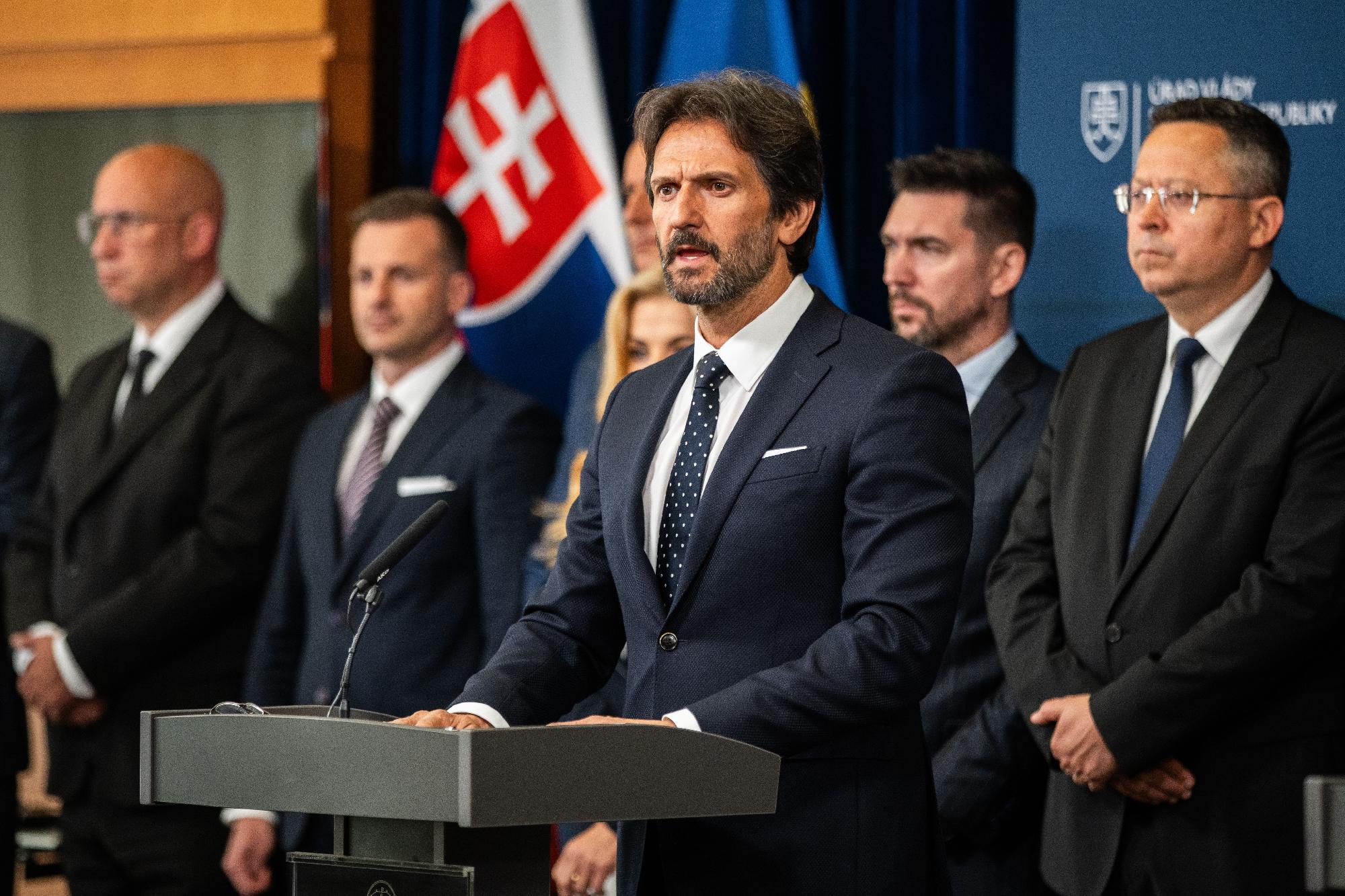 Négy lövedék találta el a szlovák miniszterelnököt, még nincs túl az életveszélyen