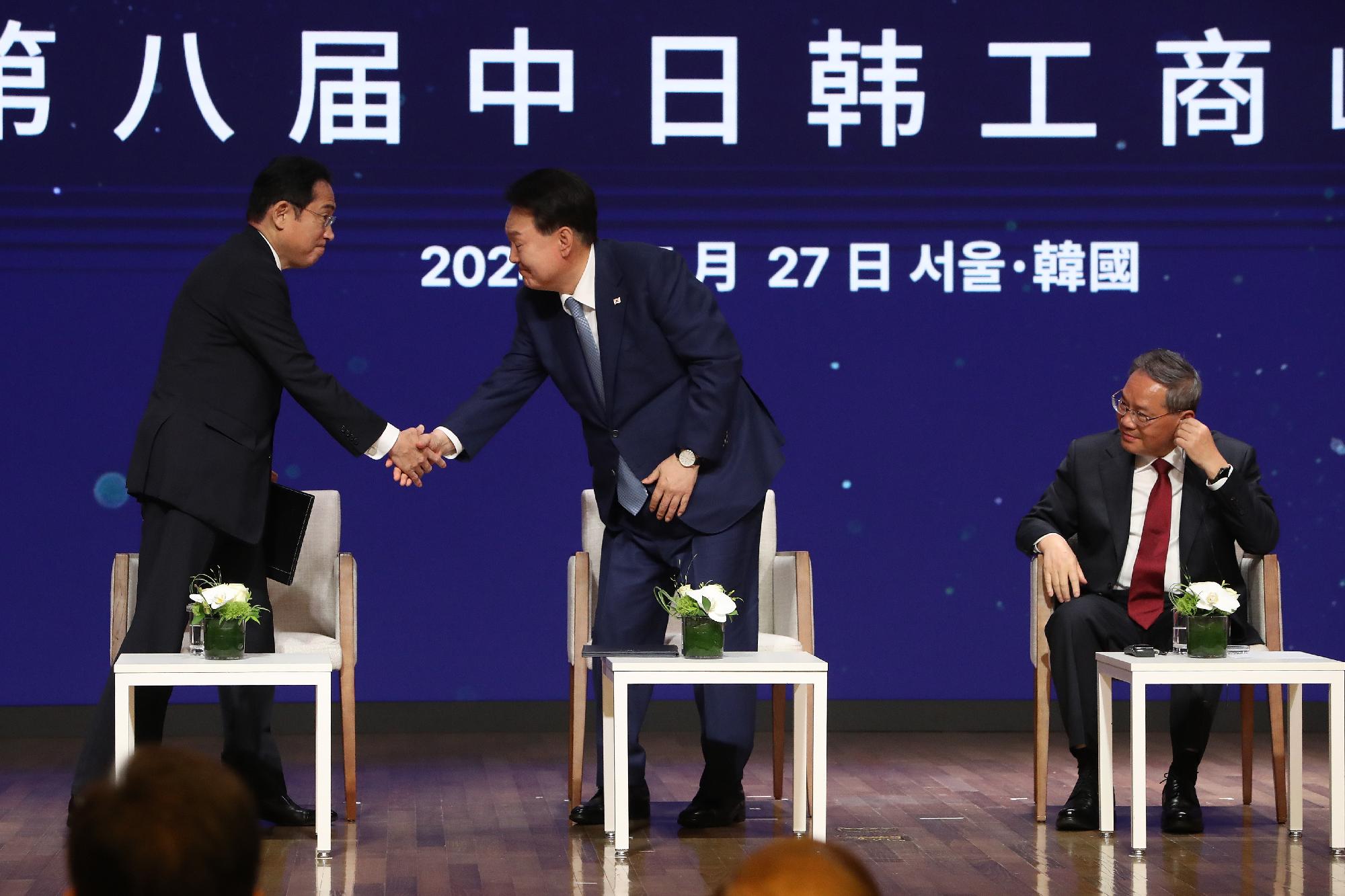 Őt év óta először tartott magasszintű találkozót Dél-Korea, Japán és Kína