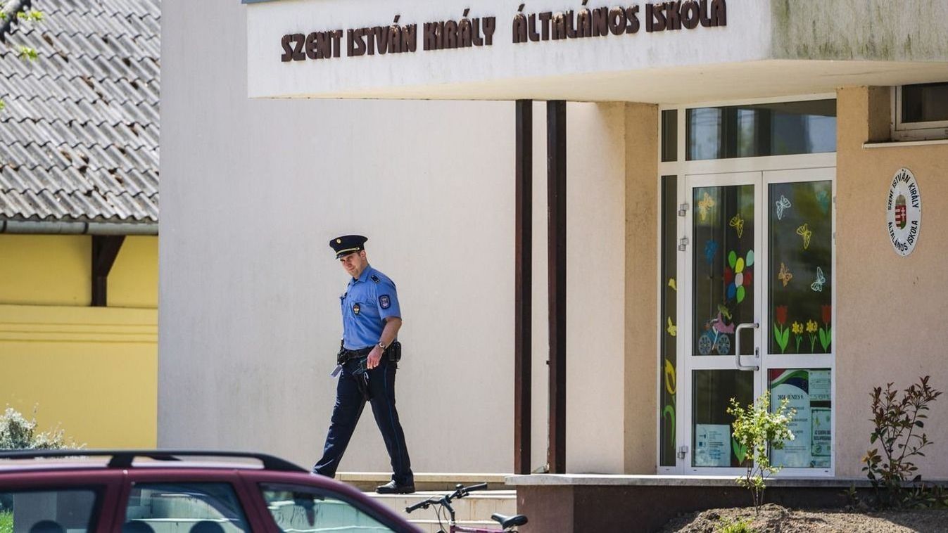 Bűnismétlés és tanúk befolyásolása miatt marad bezárva a bőnyi késelő gyerek