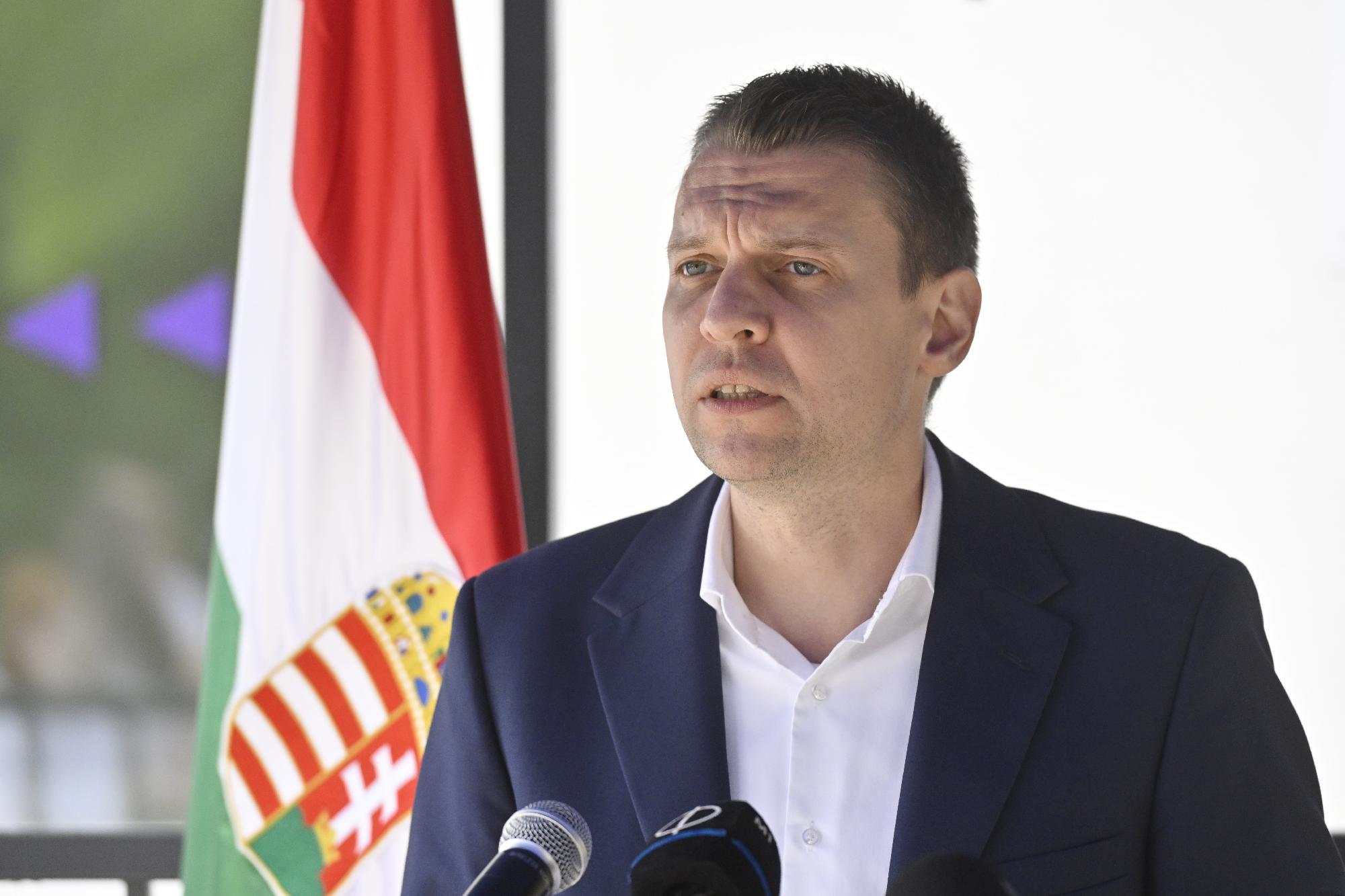 Menczer Tamás: a Fidesz-KDNP az egyedüli békepárti politikai közösség Magyarországon + videó