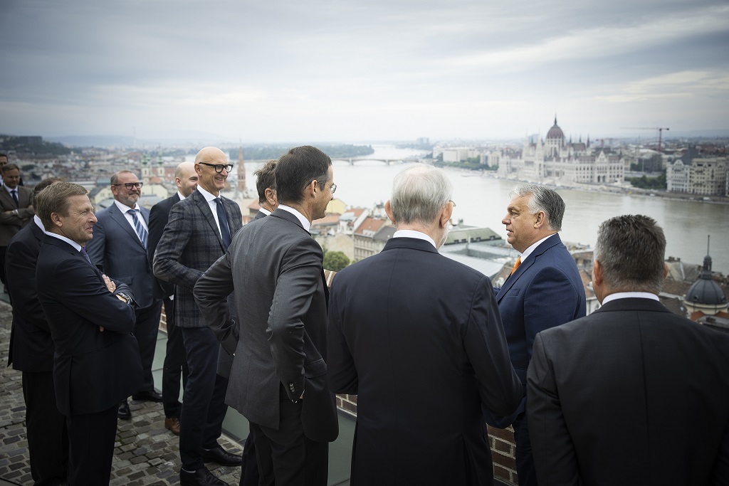 A legnagyobb európai iparvállalatok vezetőivel tárgyalt a miniszterelnök