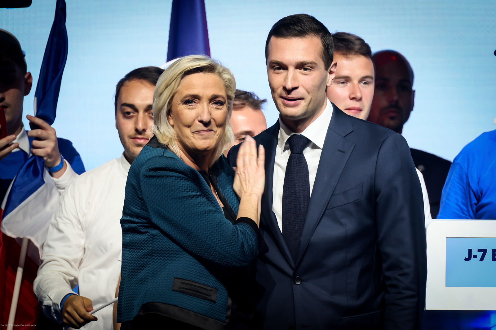 Marine Le Pen harcot hirdetett a migránsterror ellen