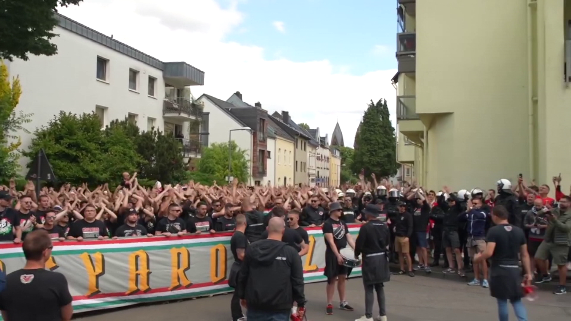 Félnek a magyar szurkolóktól Stuttgartban + videó