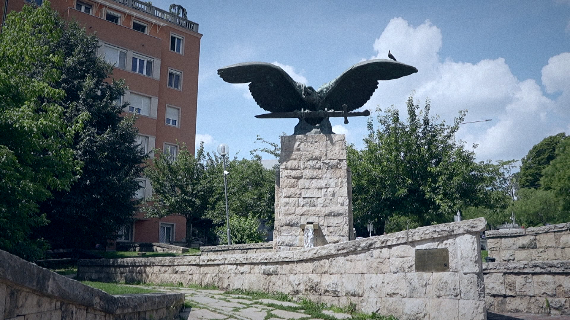 Célpontban a Turul-szobor + videó