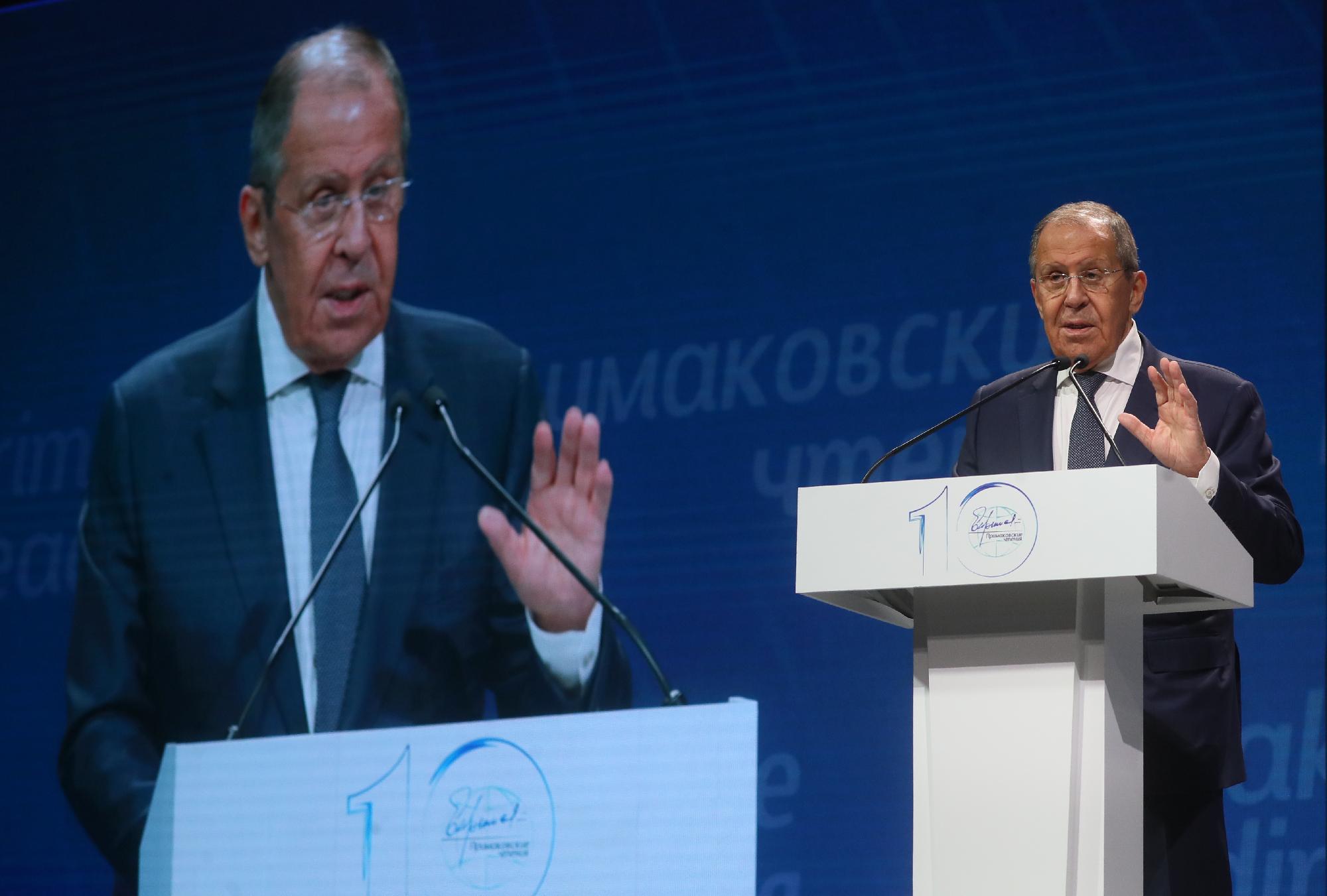 Lavrov szerint az USA részéről naiv vágy, hogy egyszerre tartóztathatják fel Moszkvát, Pekinget, és Teheránt