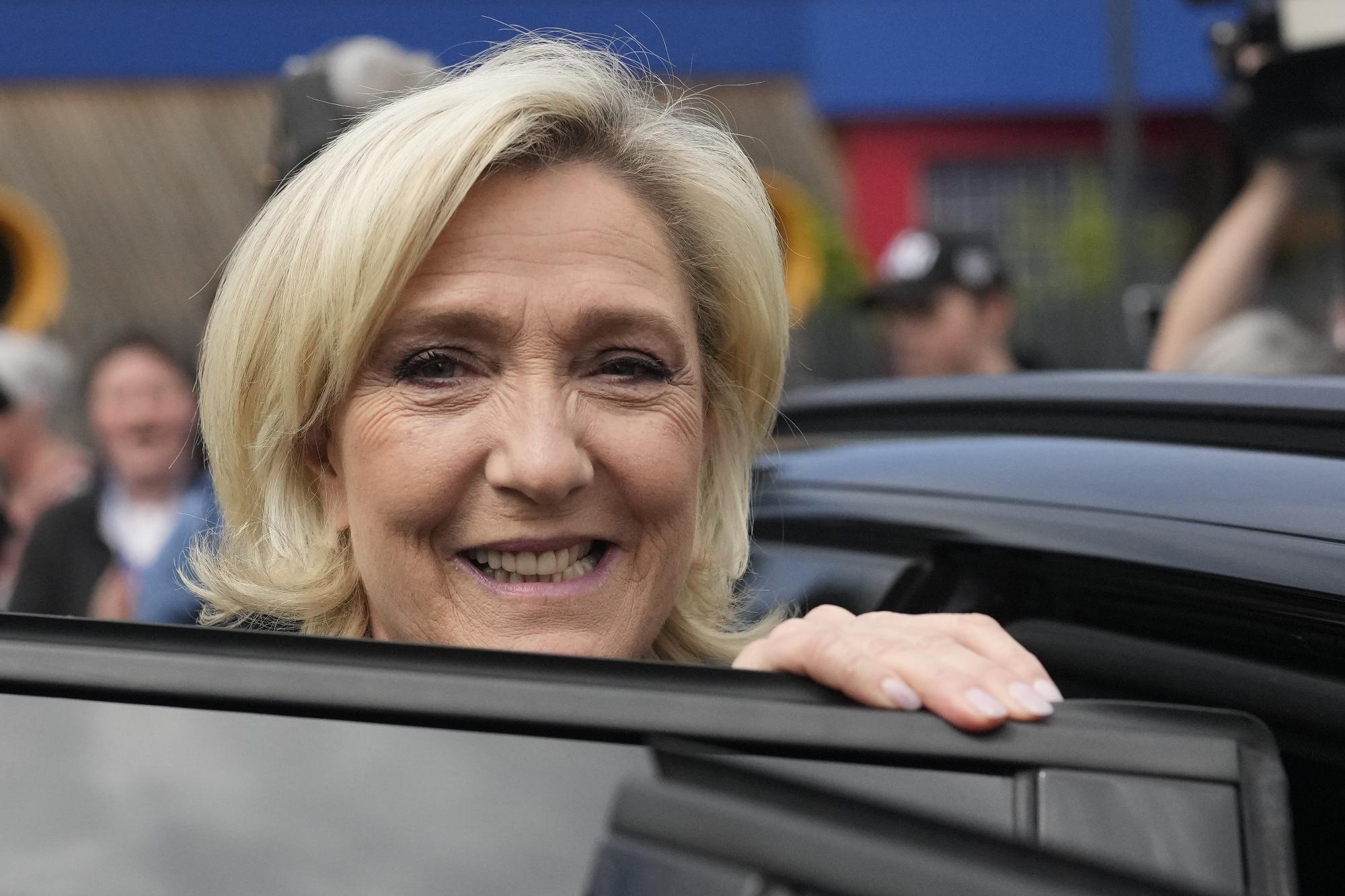 Marine Le Pen pártja nagy fölénnyel nyerte az első kört 