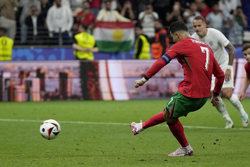 Szlovénia búcsúztatásával Portugália negyeddöntős