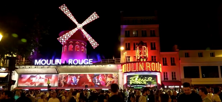 Új szélmalom-lapátokat kapott a párizsi Moulin Rouge