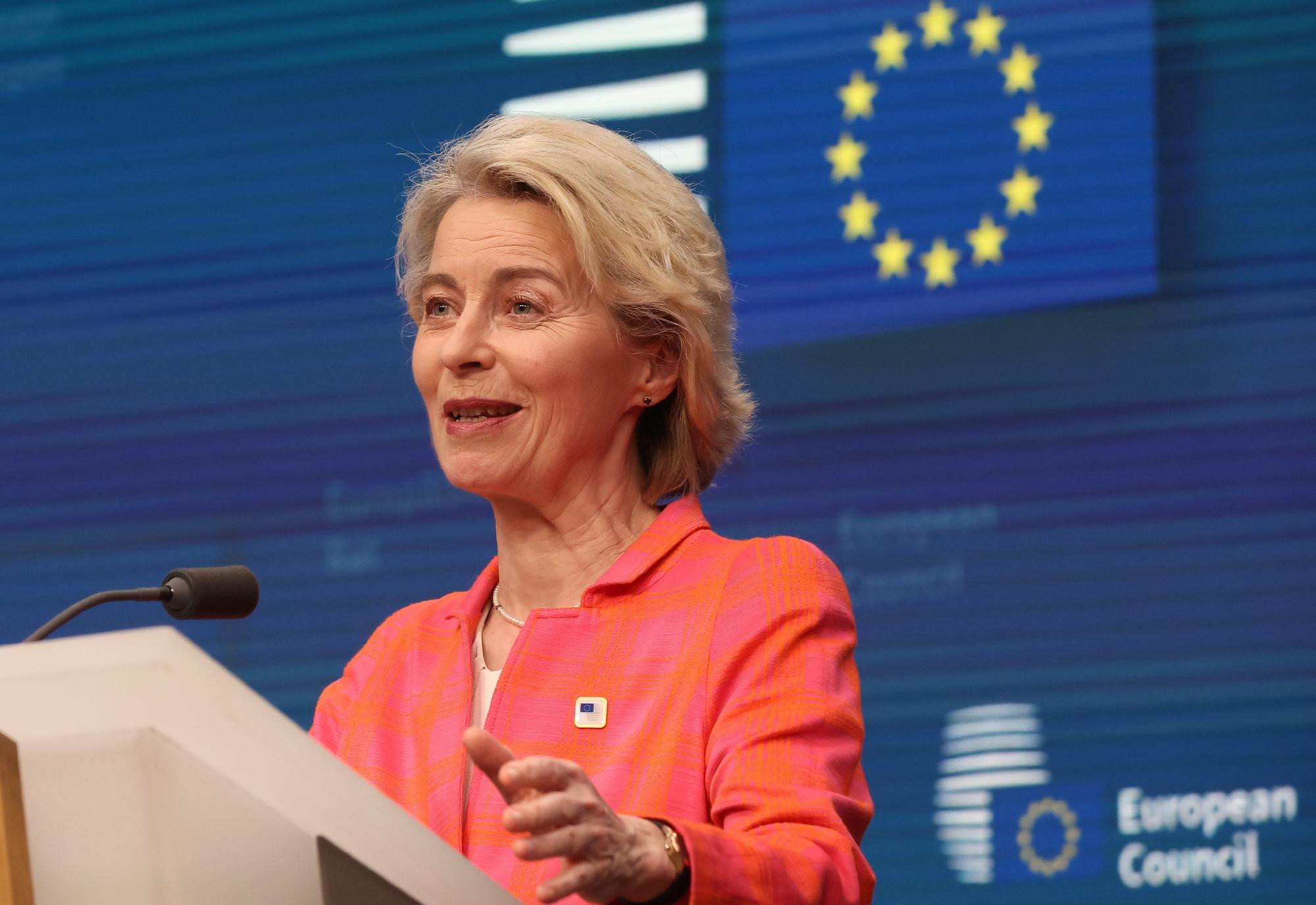 Ursula von der Leyen már a frakciókkal tárgyal a bizottsági elnöki szék megszerzéséről + videó