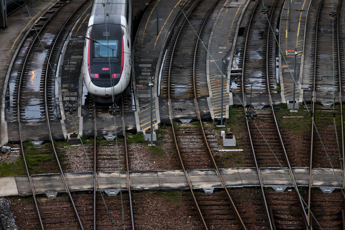 Figaro: A szélsőbal áll a párizsi nagysebességű vasútvonal megrongálása mögött
