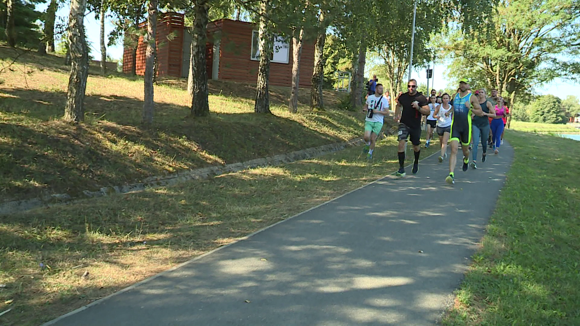 Tanszergyűjtéssel kötötte össze szombati futóversenyét a Zalaegerszegi Család- és Gyermekjóléti Központ + videó