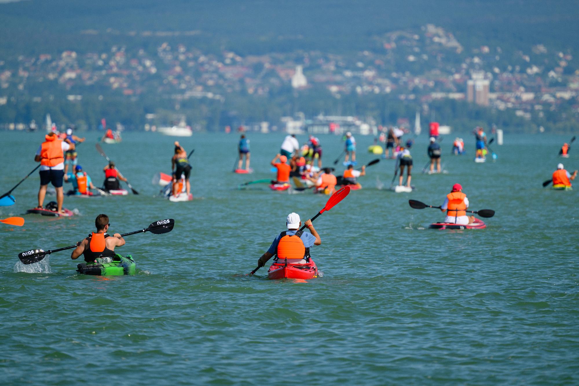 Több ezren teljesítették a távot a Hervis Balaton-átevezésen