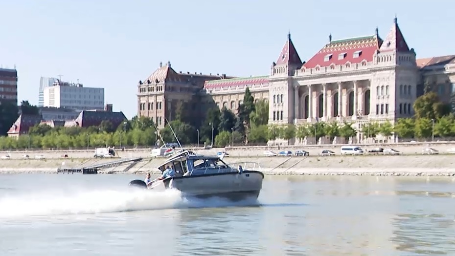 A rendőrség a szabad vizeken is az emberek biztonságának megőrzésére törekszik + videó