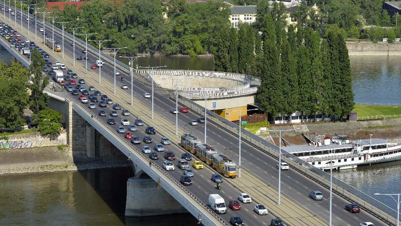 Négyszáznál több gyorshajtót fogtak a rendőrök az Árpád hídon két hét alatt