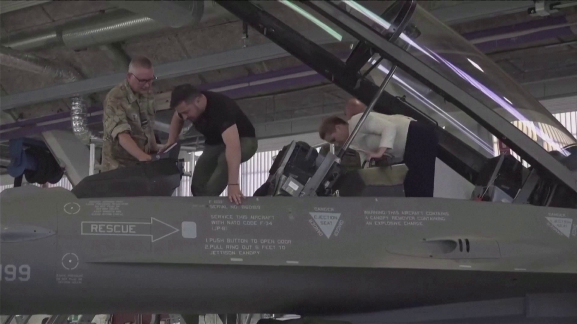 Megérkeztek a régóta várt F-16-os repülőgépek első példányai Ukrajnába + videó