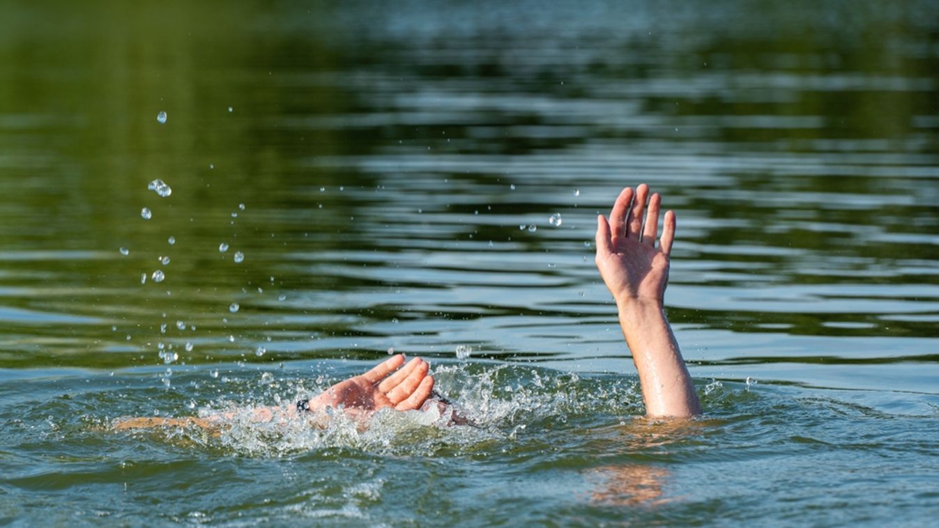 Tragédia a Balatonon: barátnője mentése közben fulladt vízbe egy férfi