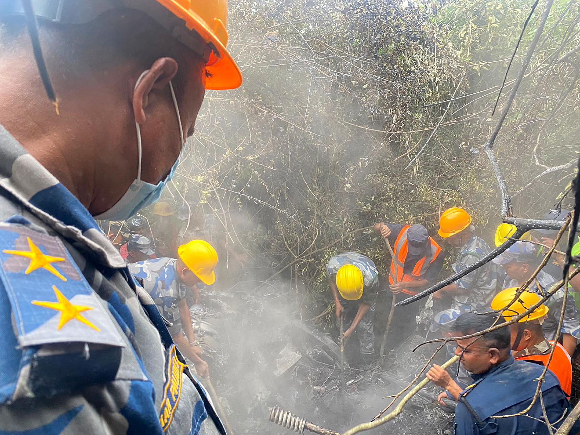 Lezuhant egy helikopter a nepáli fővárostól nem messze, többen meghaltak