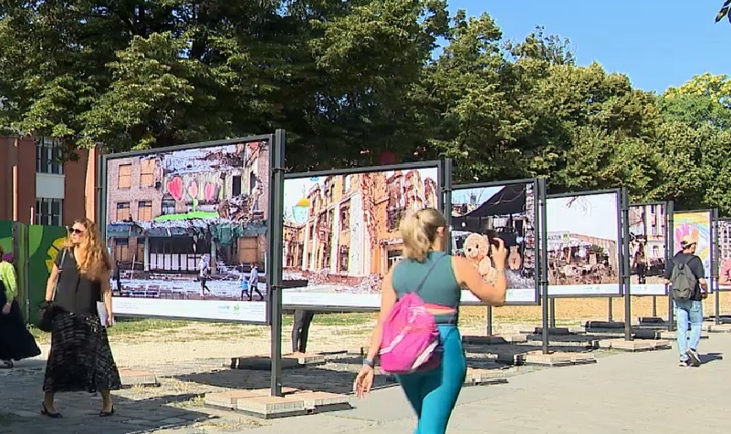 Megrendítő fotók és gyermekrajzok mutatják be a szétbombázott Ukrajnát + videó