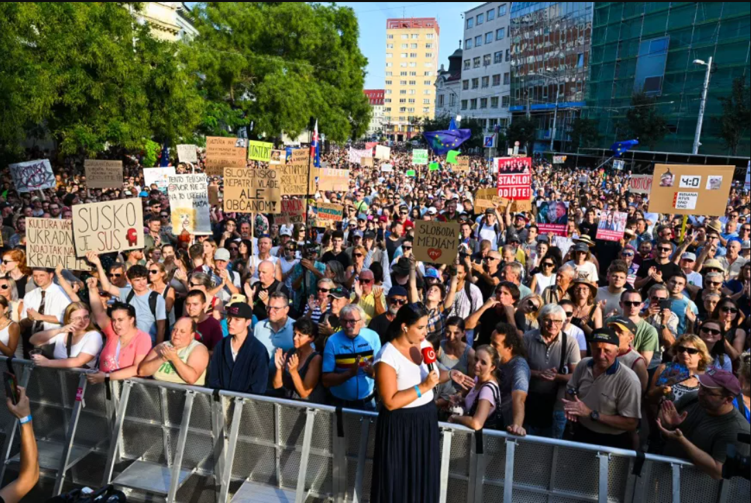 Kormányellenes tüntetést tartottak liberális ellenzéki pártok Pozsonyban