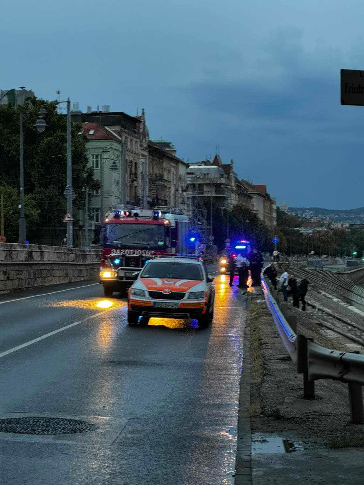 Bulizó fiatalokra csapott le az éjszaka a vihar a Dunánál